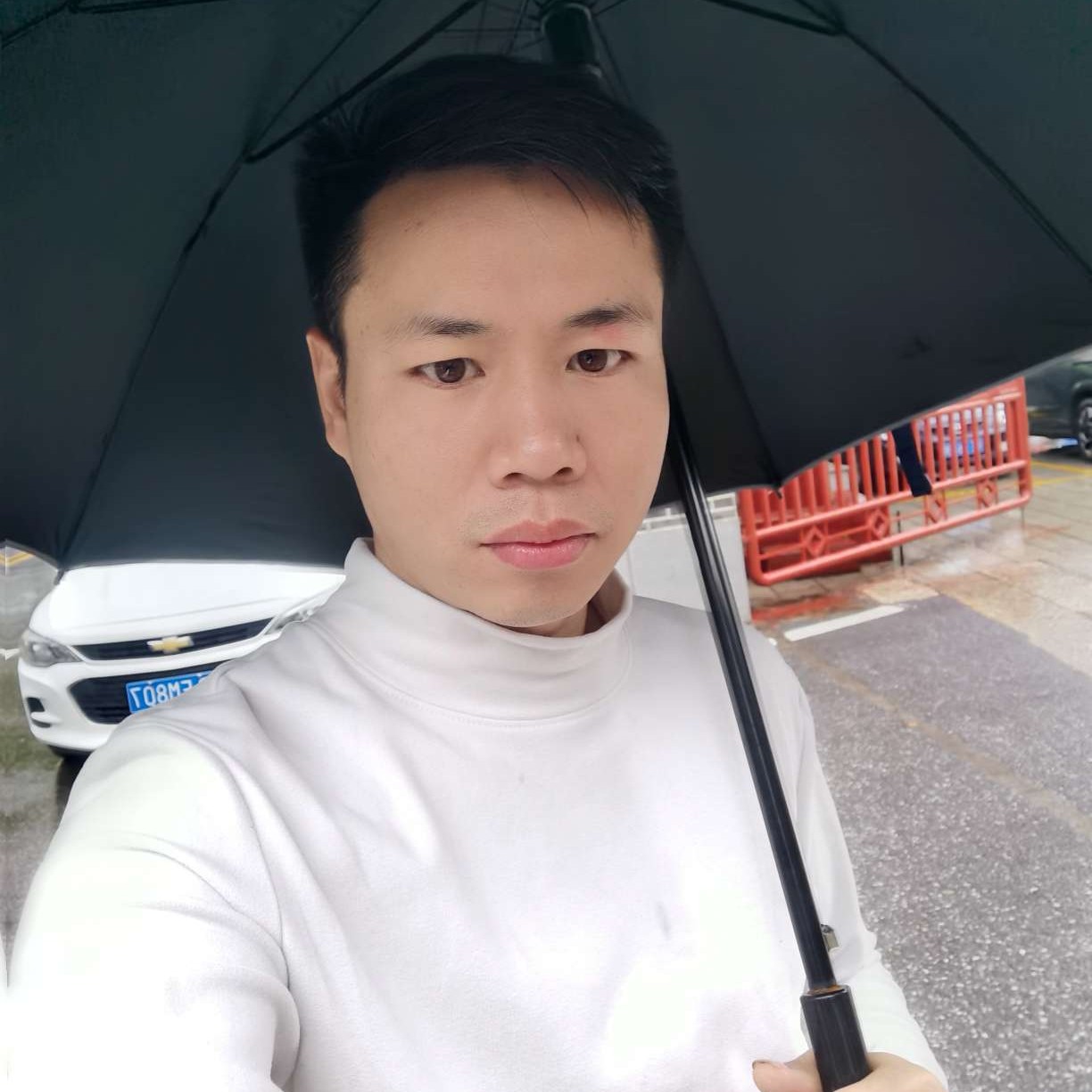 妖娆倾心板凳的照片