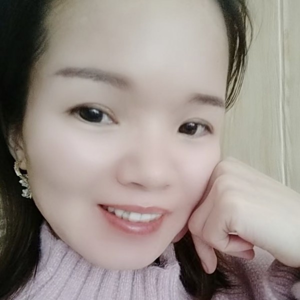优雅倾心白云的照片