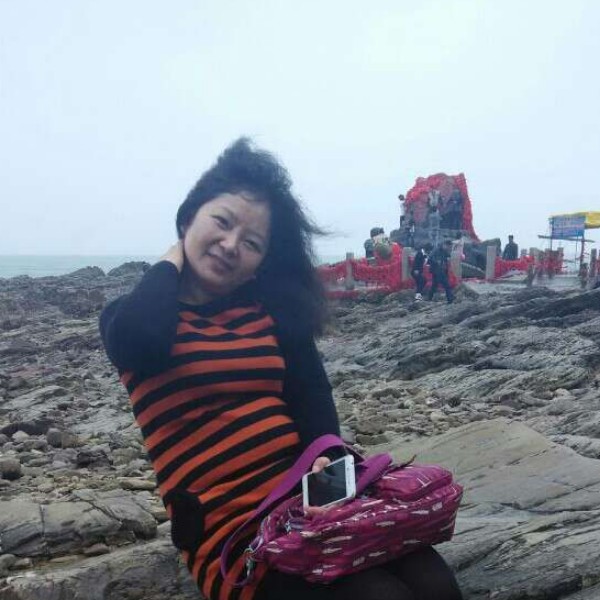 小雅吻珺的照片