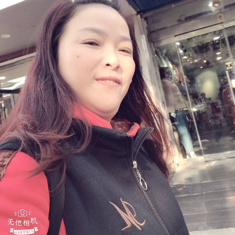 贤惠踢鞋子的照片