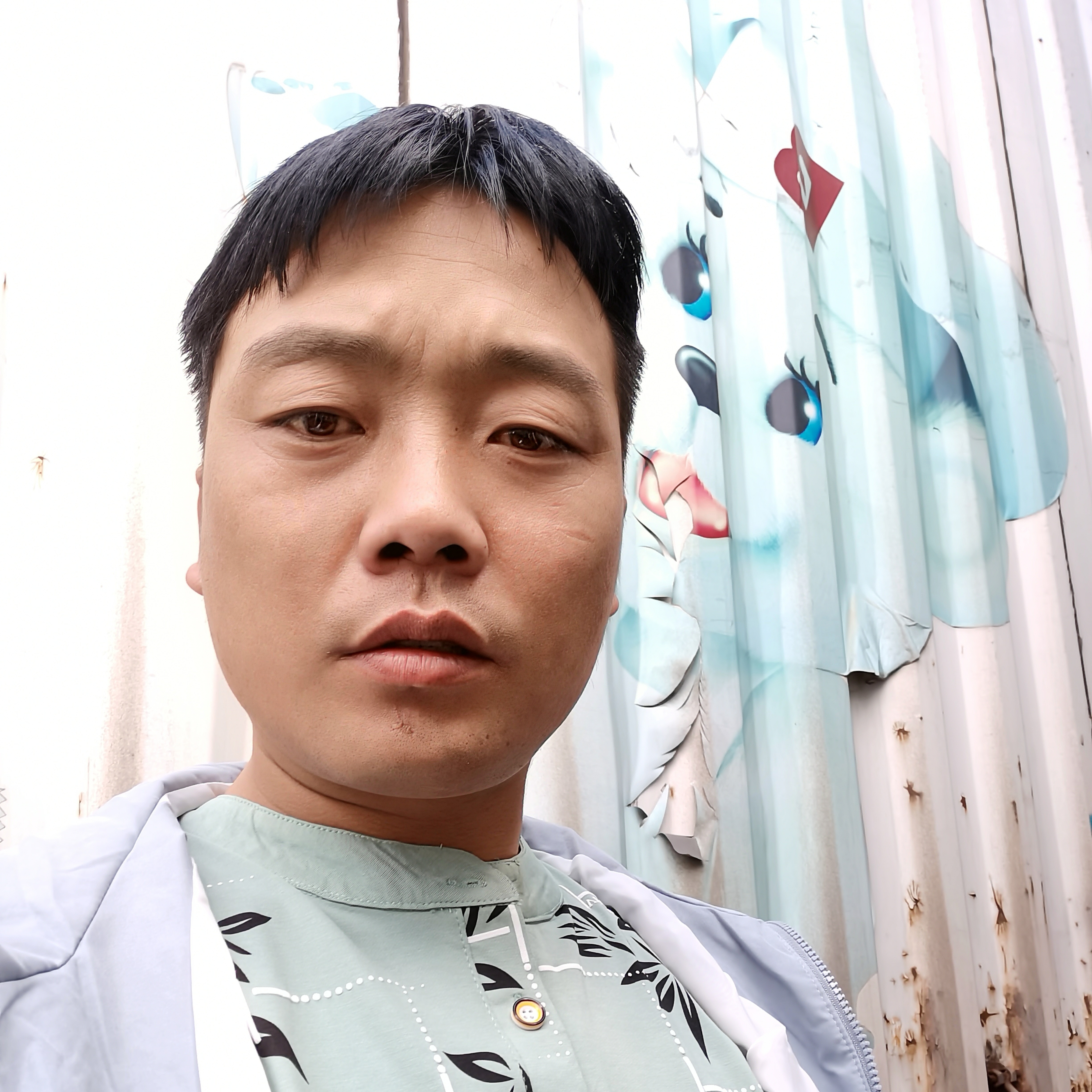 浅唱浅吻香烟的照片