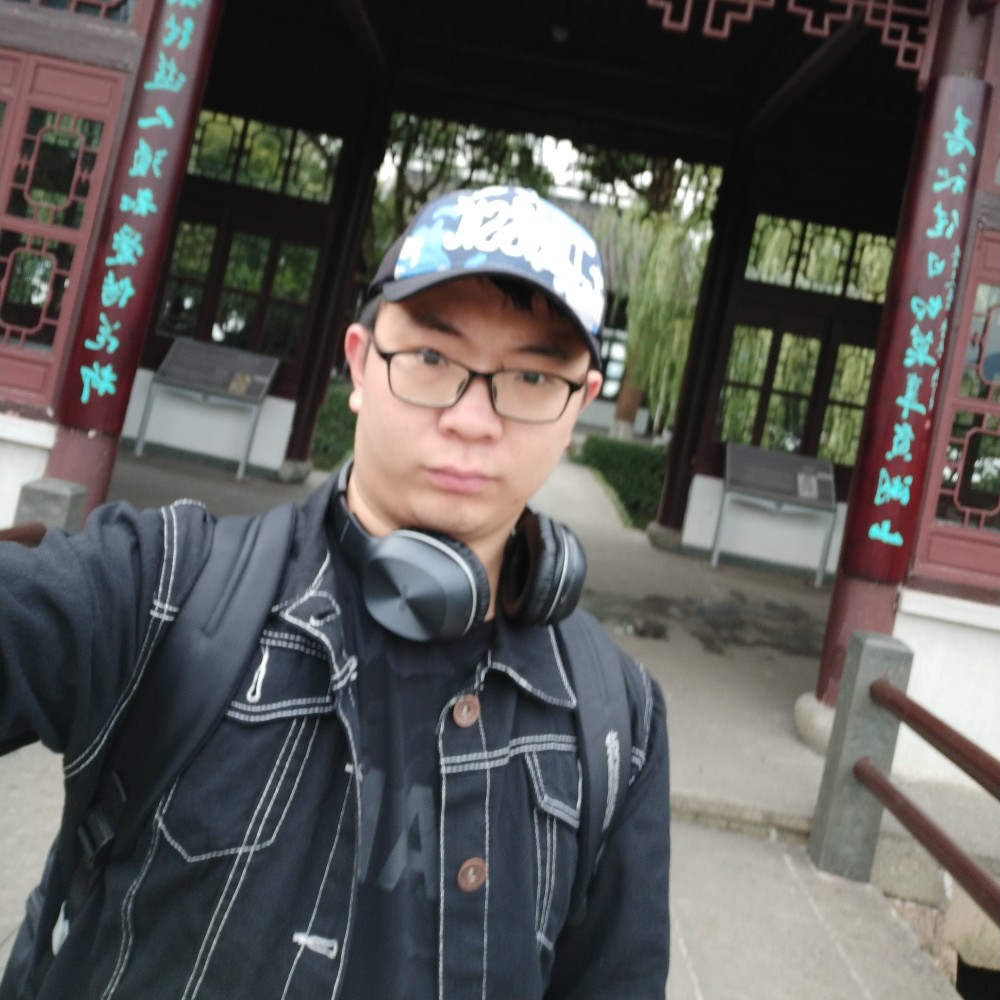 山羊胡子挂皮球的照片