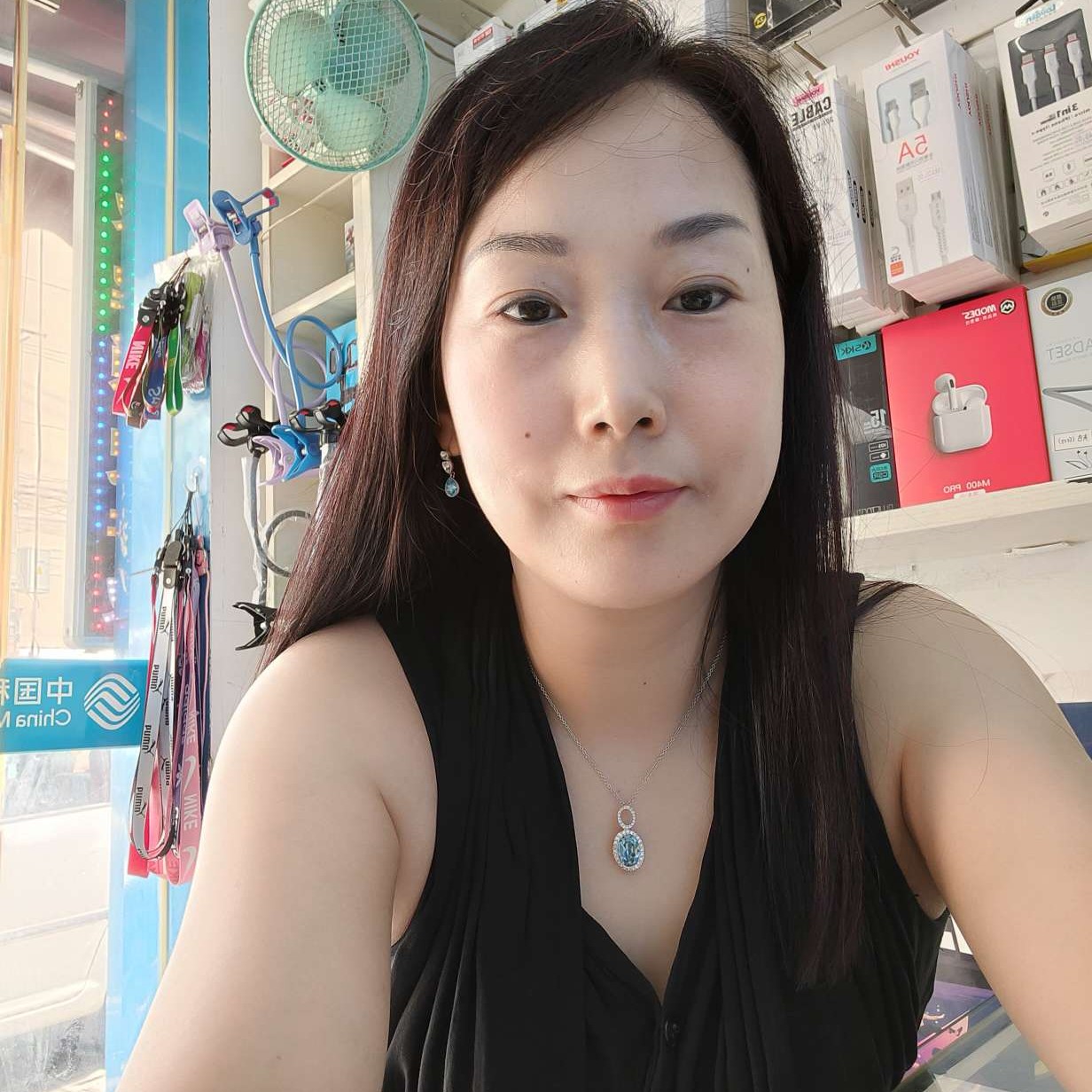 大气回首小蝴蝶的照片