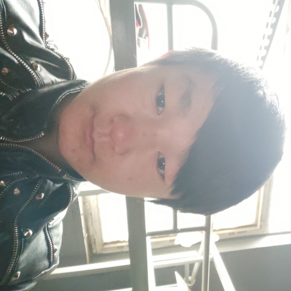 深情黑裤的照片