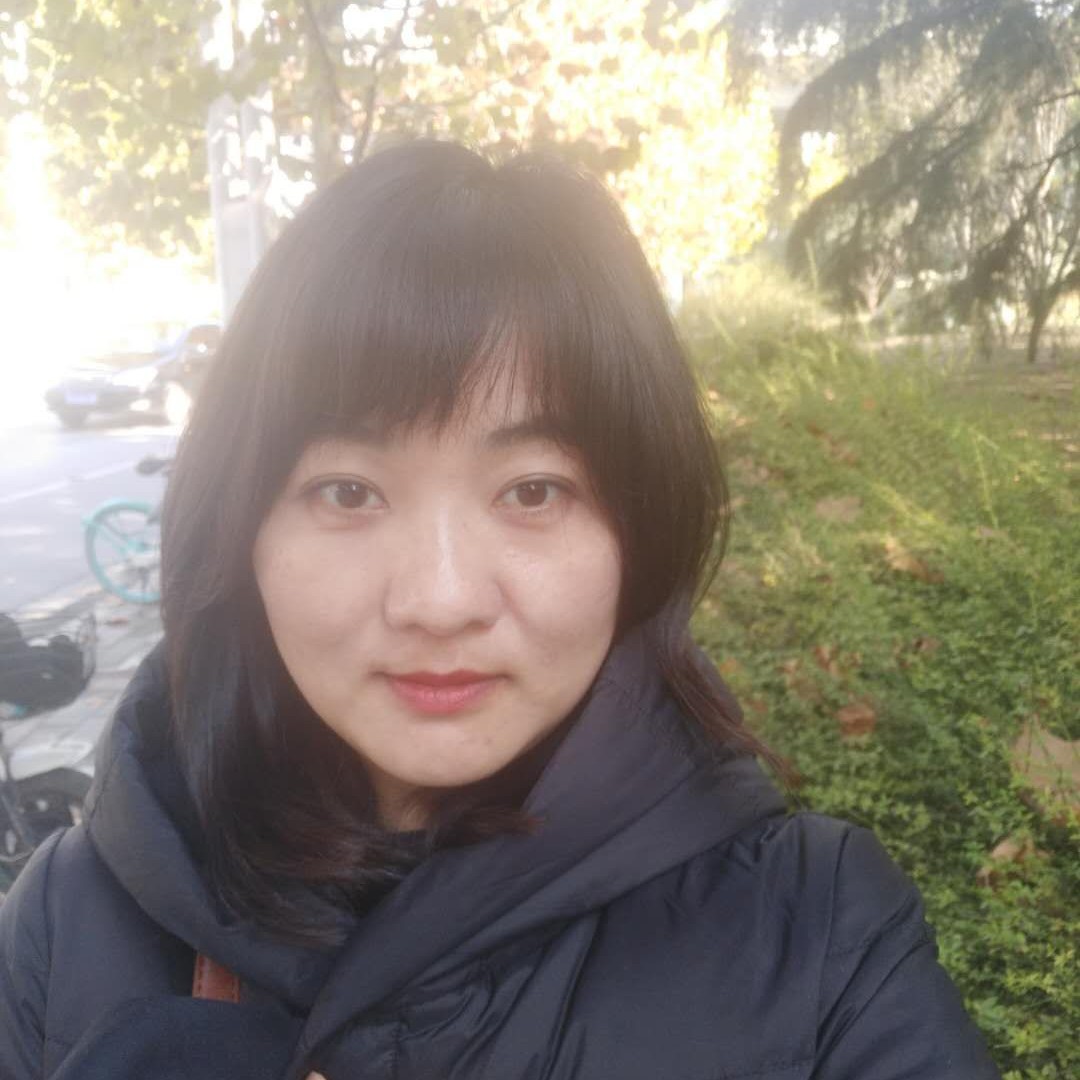 美女羞涩的照片