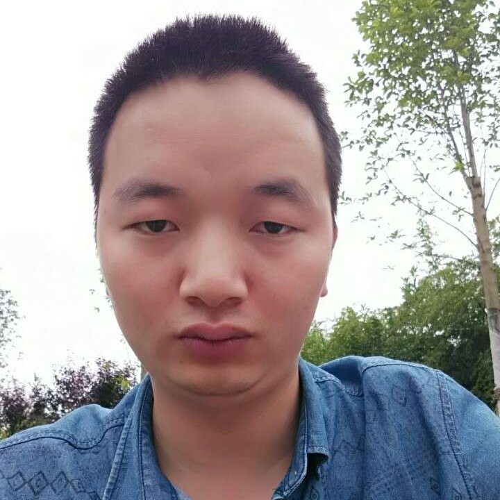 强健漫步大白的照片