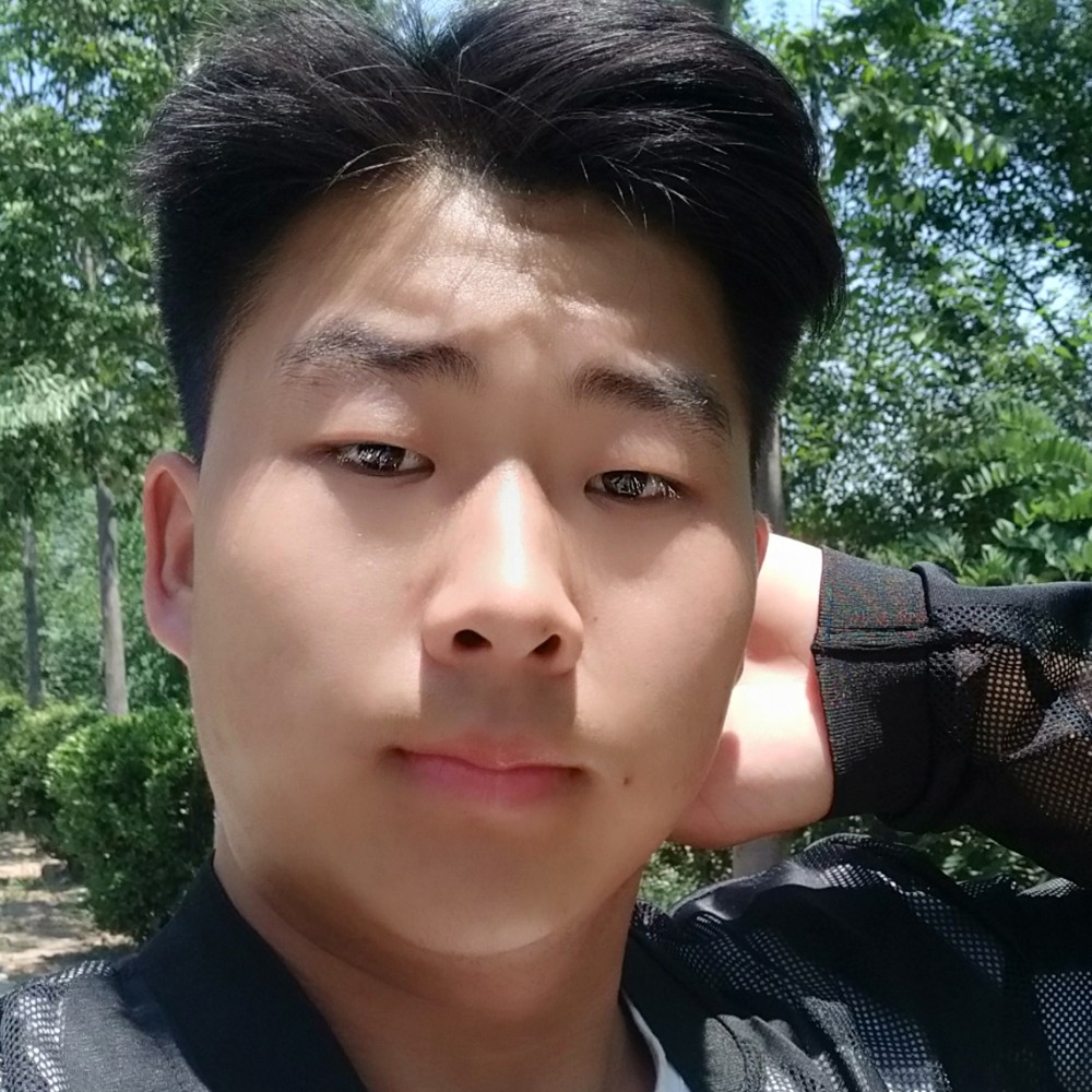 爱笑de男孩的照片