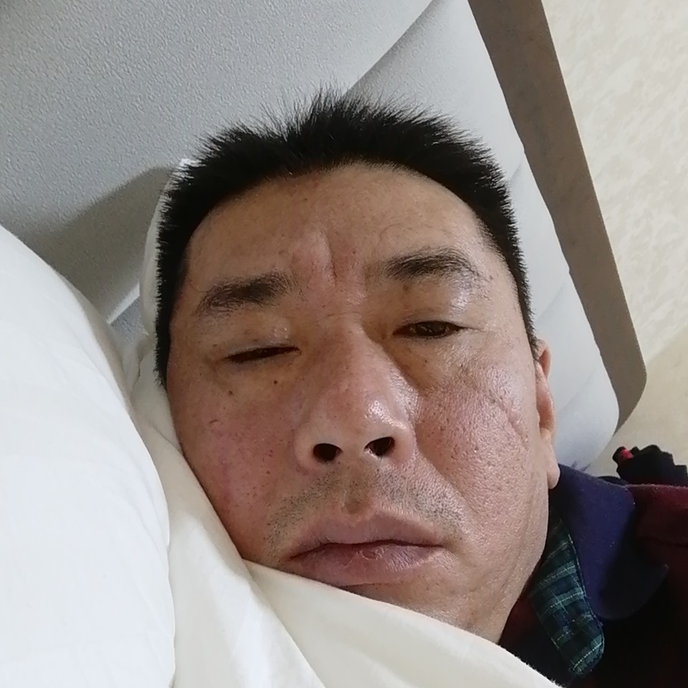 小甜瓜闻犹豫的照片