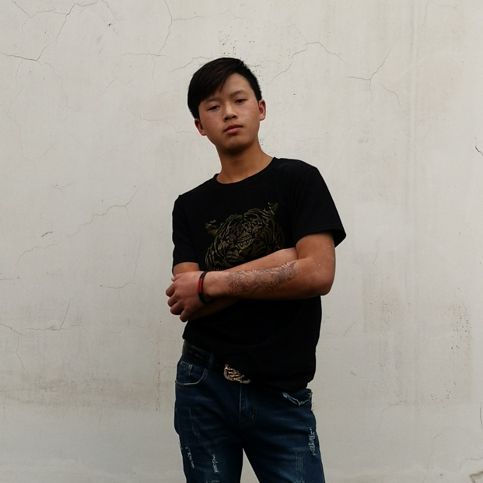 认真笑御姐的照片