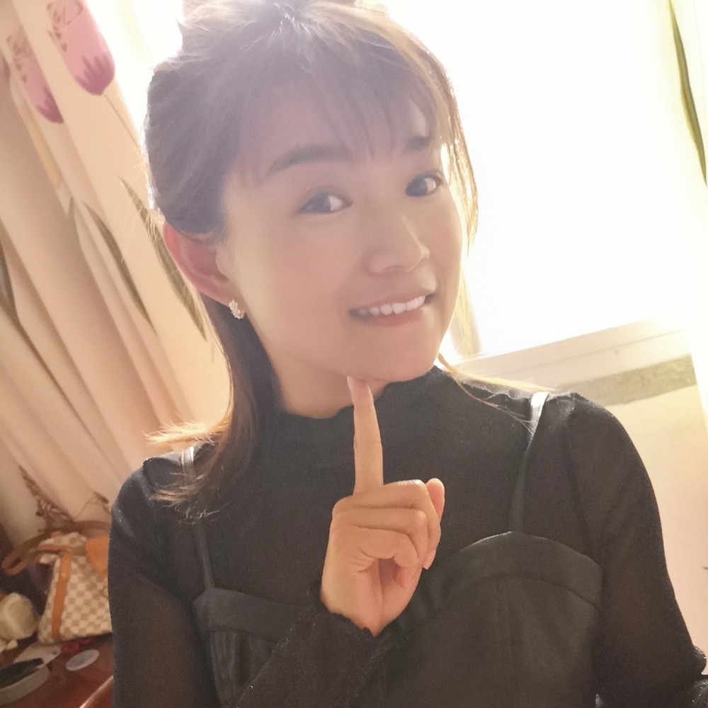 新月高照的照片