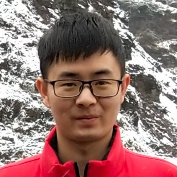 玩标枪的诸葛维奇的照片