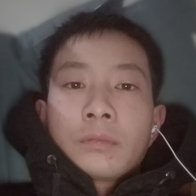可靠向白云的照片