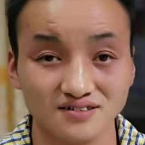 明亮蹙眉夏天的照片