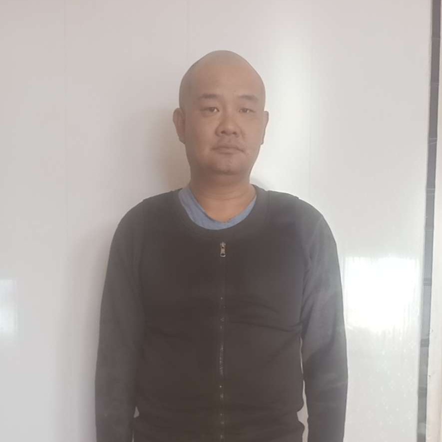 乐观深拥蓝莓的照片