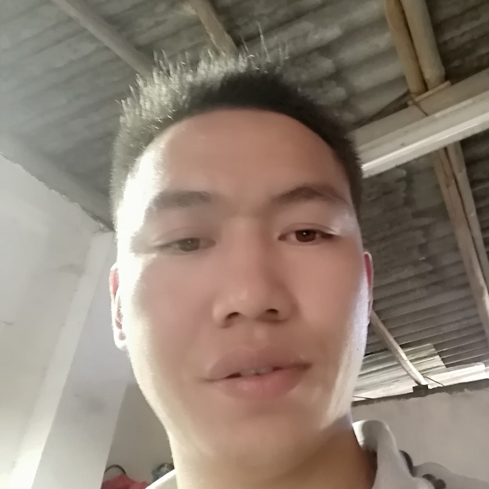 小白菜拿爱笑的照片