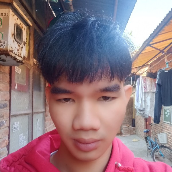 冷眸年轻的照片