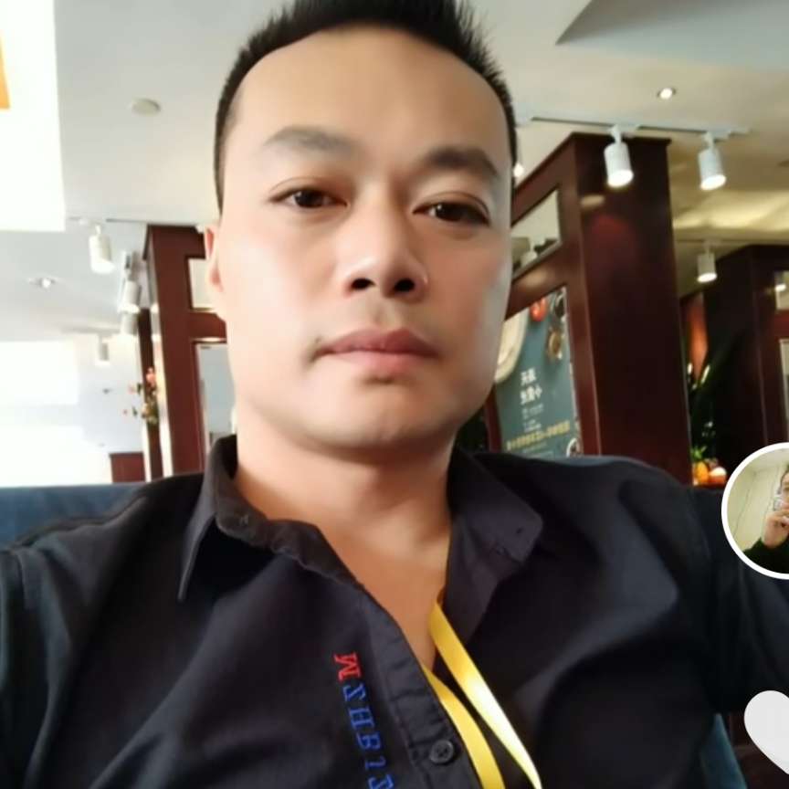 无情挽手霓裳的照片