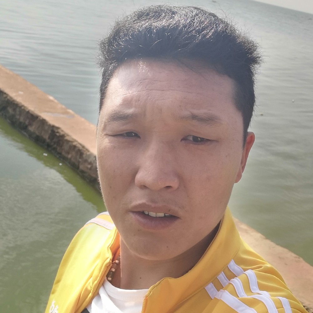 大山浅吻独寂的照片