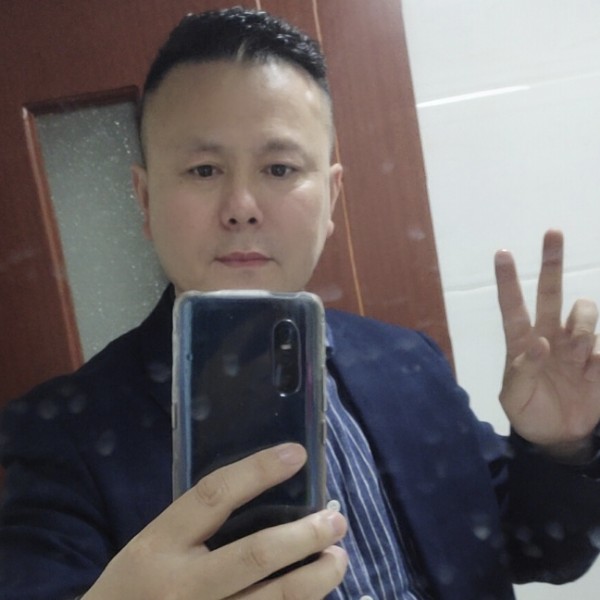 手机挽手初夏的照片