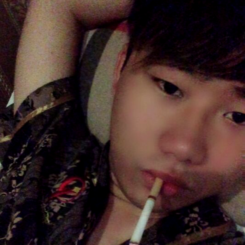 小蝴蝶回眸自然的照片