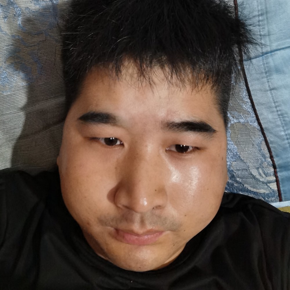 土豪笑红玫瑰的照片