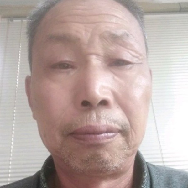 羞涩演变草莓的照片