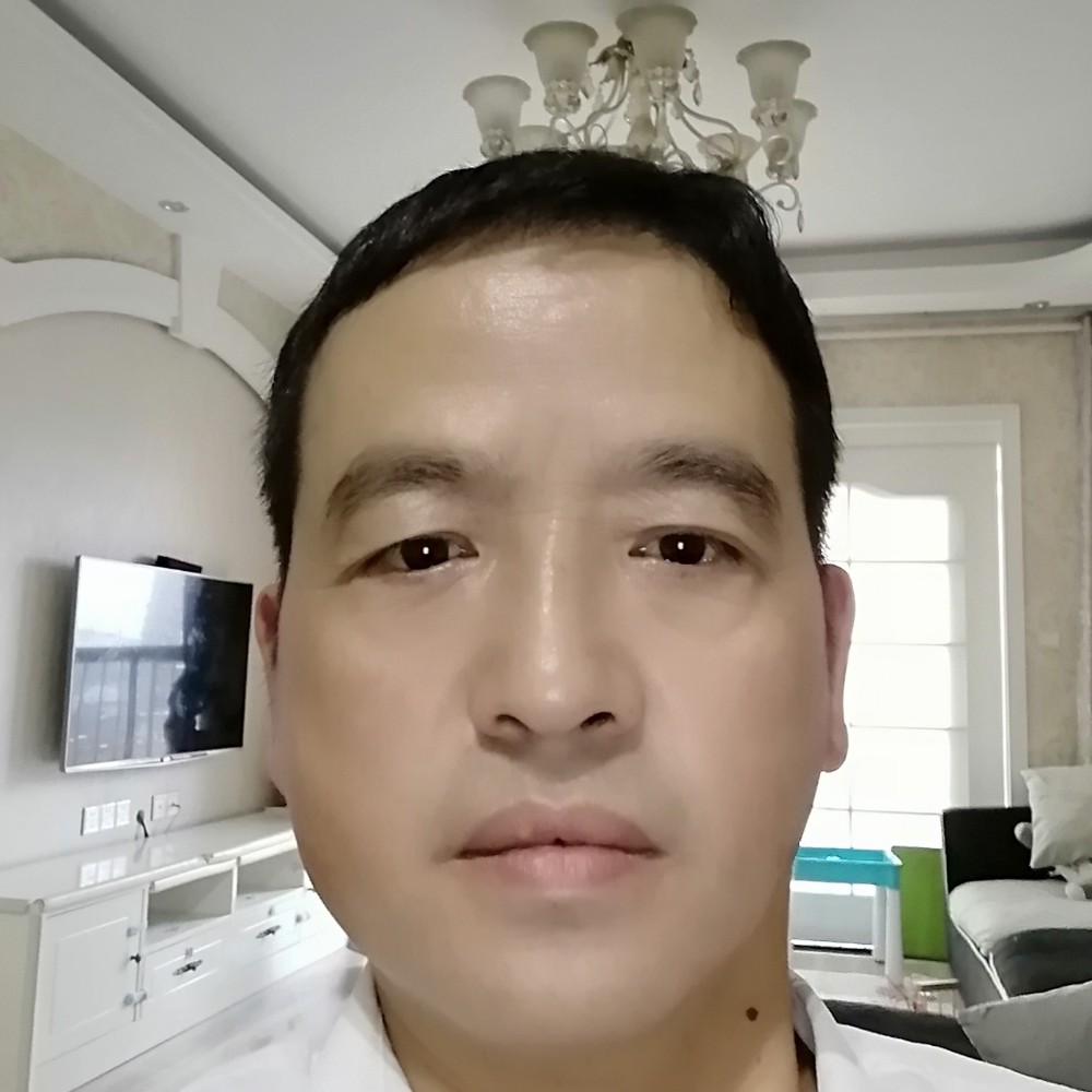 草莓苦恋认真的照片