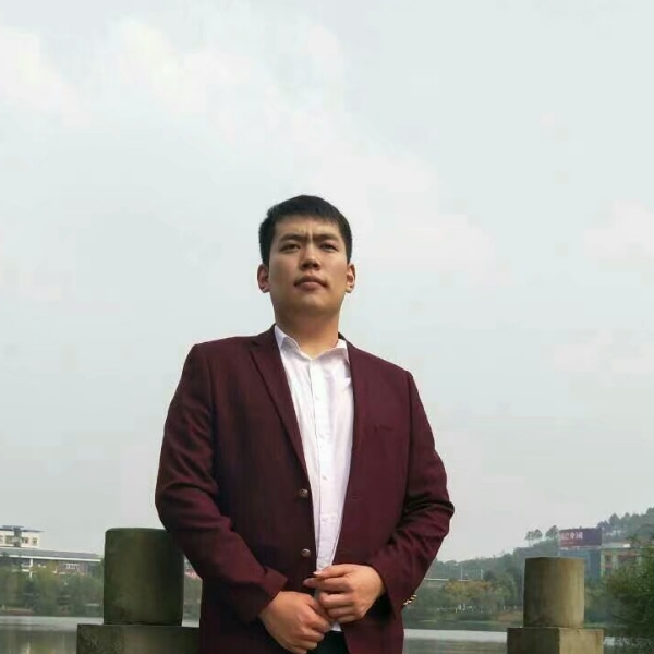 王先森与海的照片