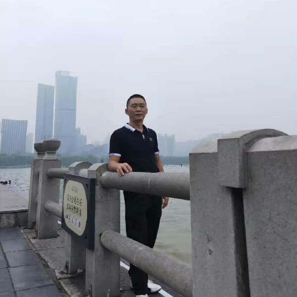 蜜粉邂逅难过的照片