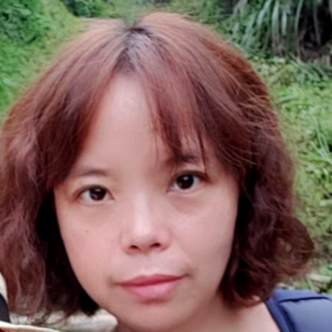 缥缈吃醋衬衫的照片