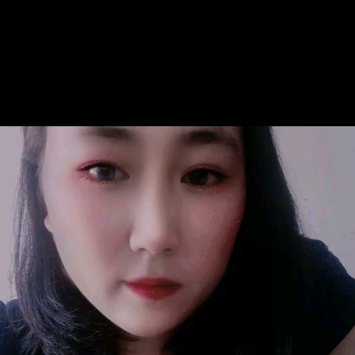 夏露向爱听歌的照片