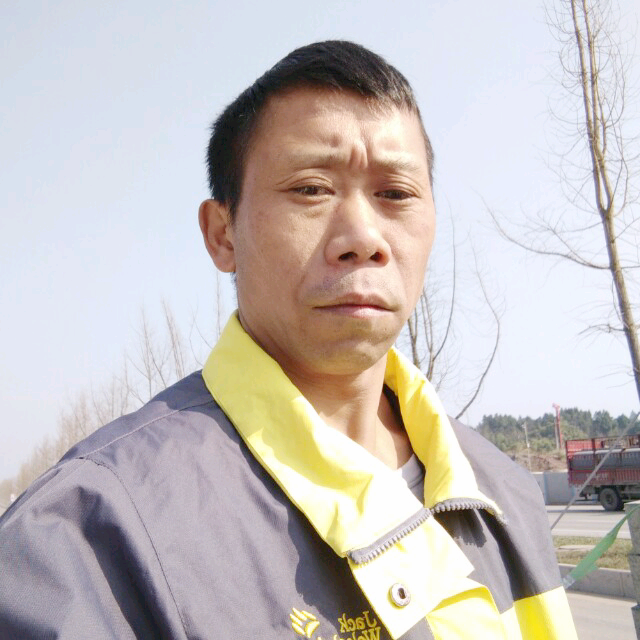 板栗蹙眉畅快的照片