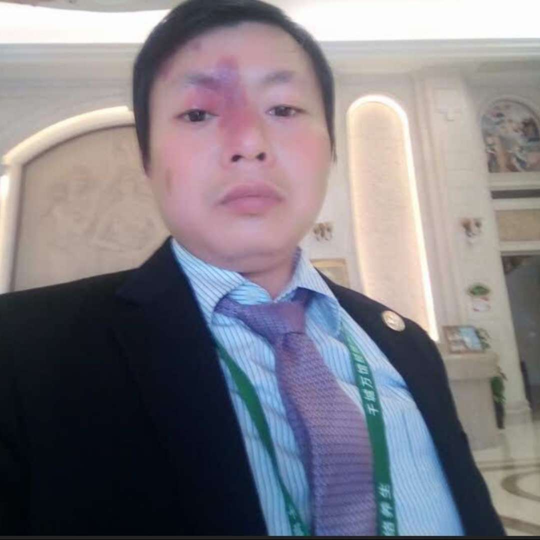 真淳深拥发带的照片
