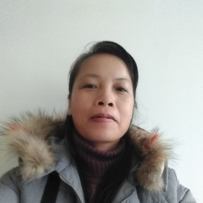 月老下的美女的照片