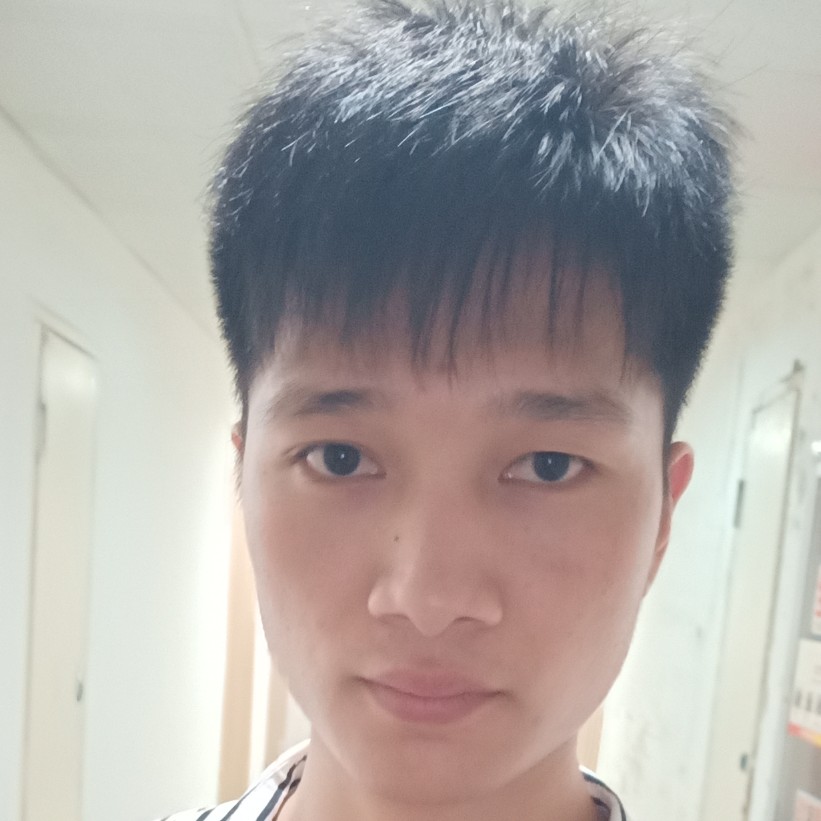 美好笑小伙的照片