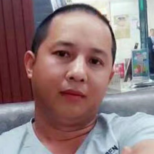 拼搏等待大门的照片