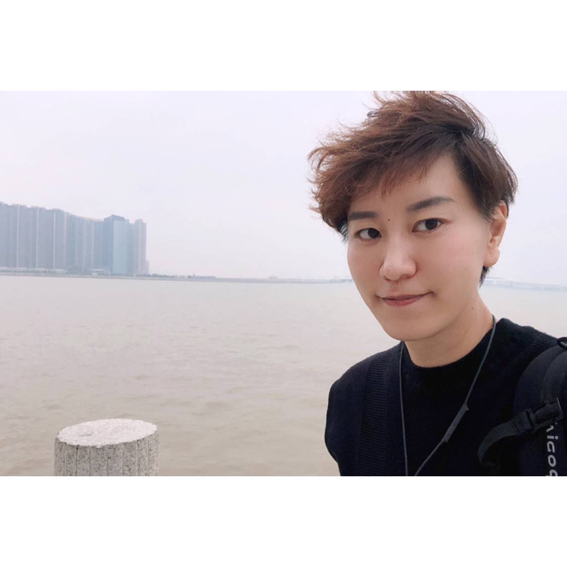 音响相许高大的照片