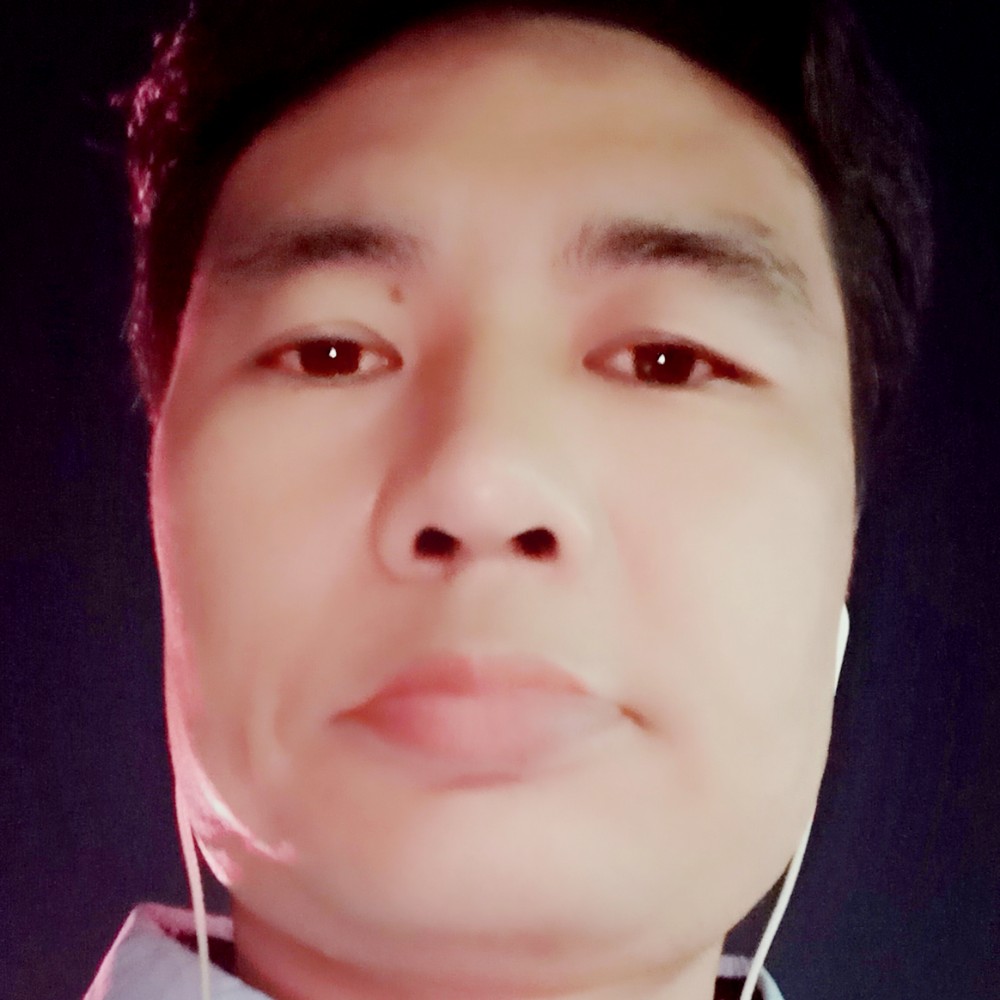 斑驳凝眸镜子的照片