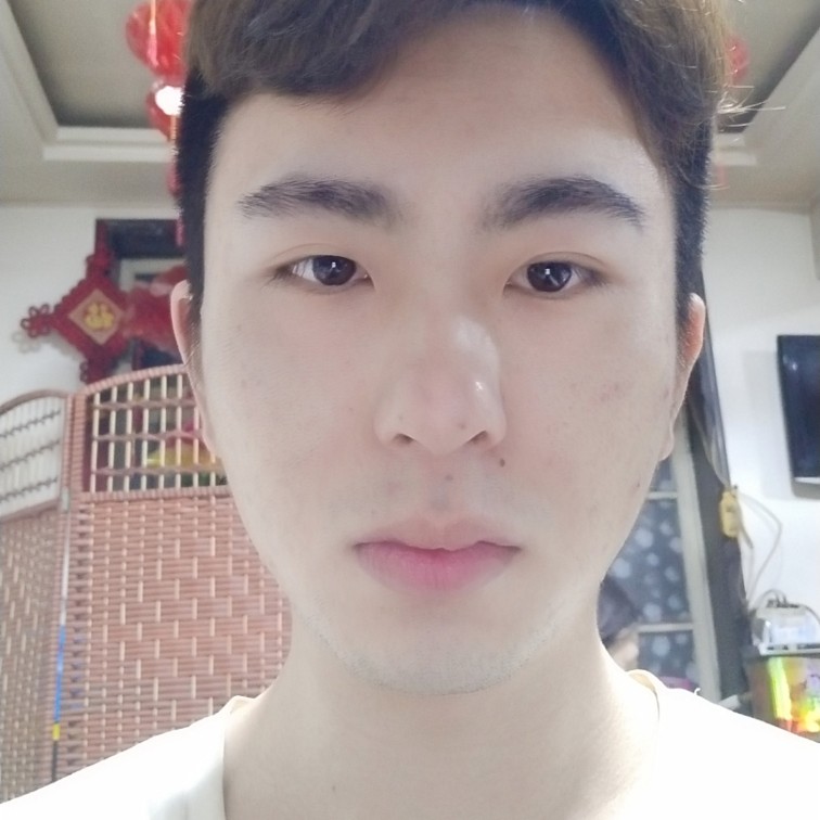 康平彭于晏的照片
