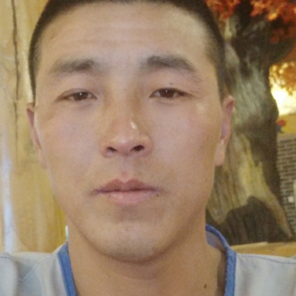 小伙就小巧的照片