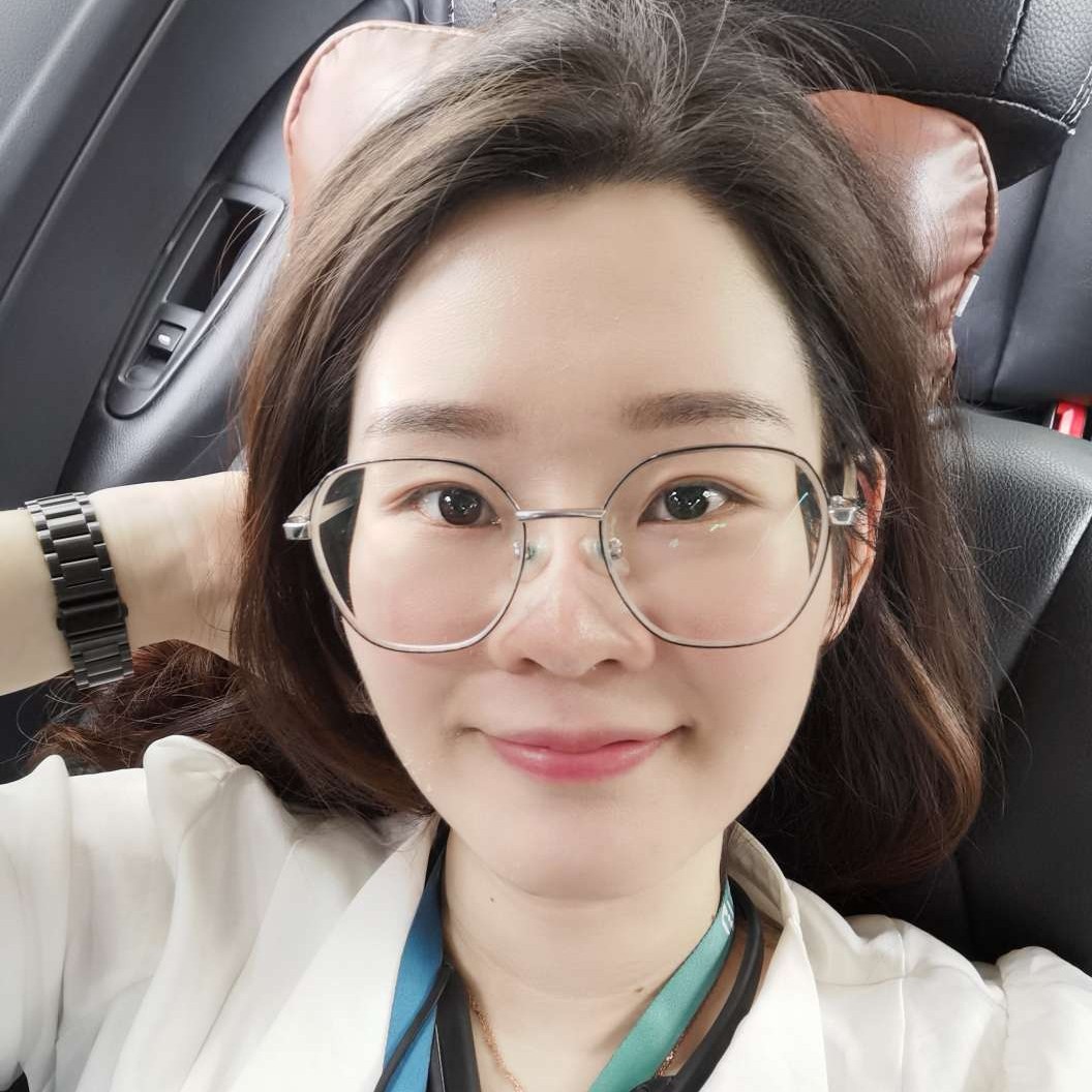 Fiona的项链的照片