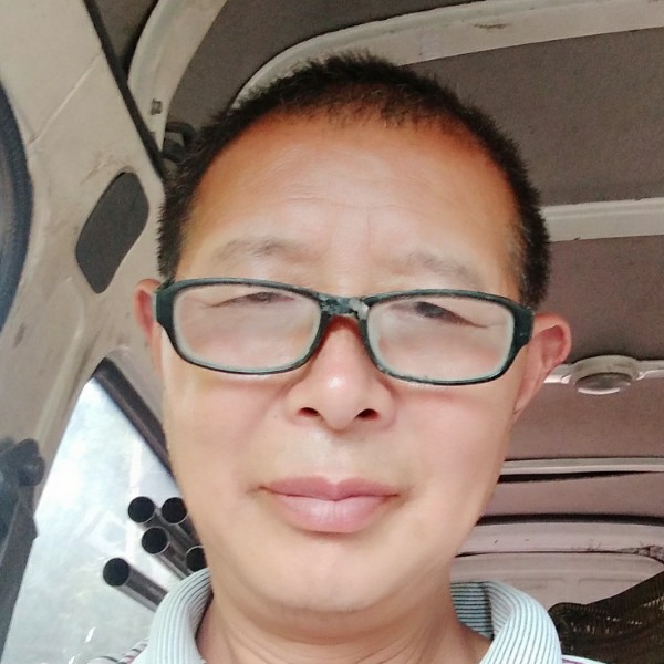 老实深拥白羊的照片