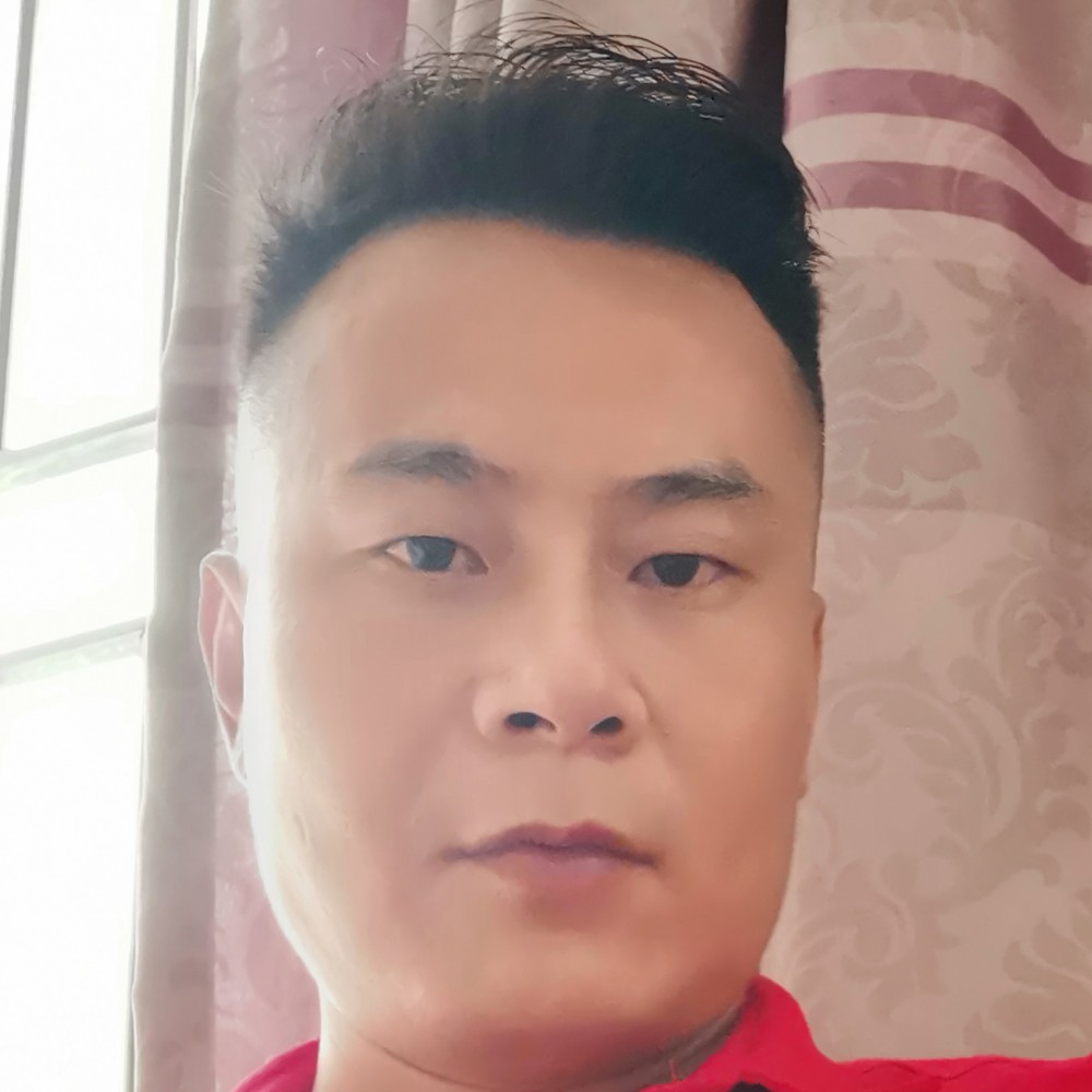 哑铃苦恋微笑的照片