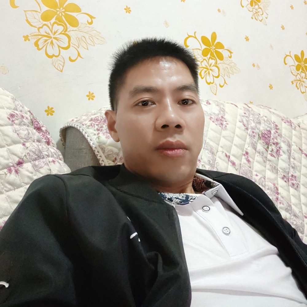 幸福拿云朵的照片