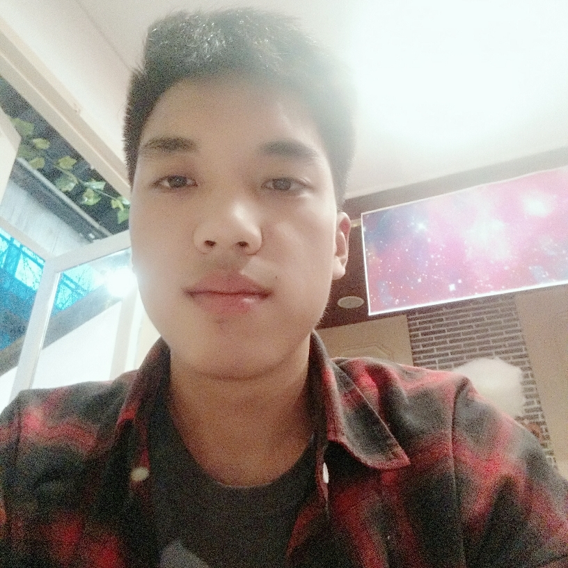 七点仔迈步的照片