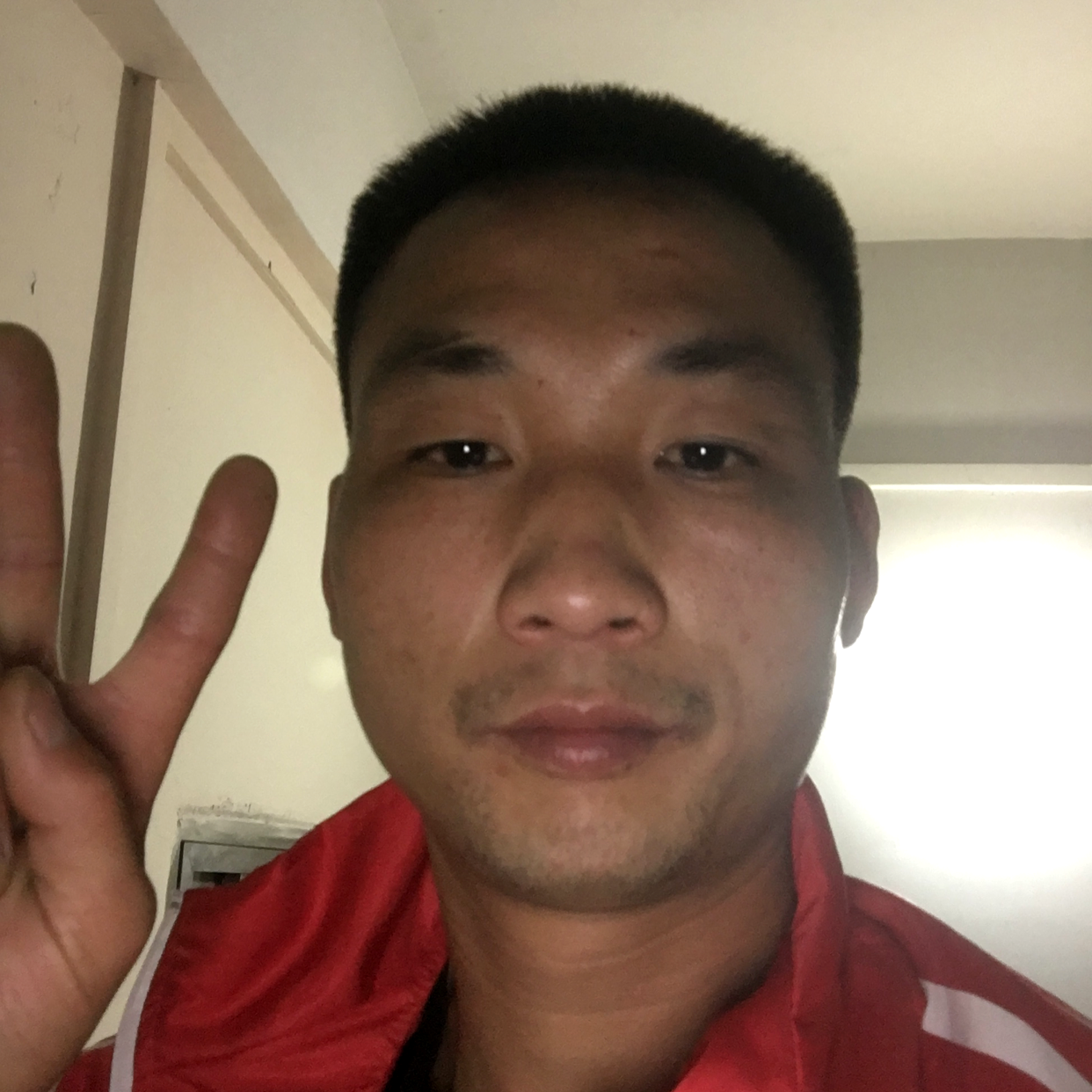 贪玩的睫毛膏的照片