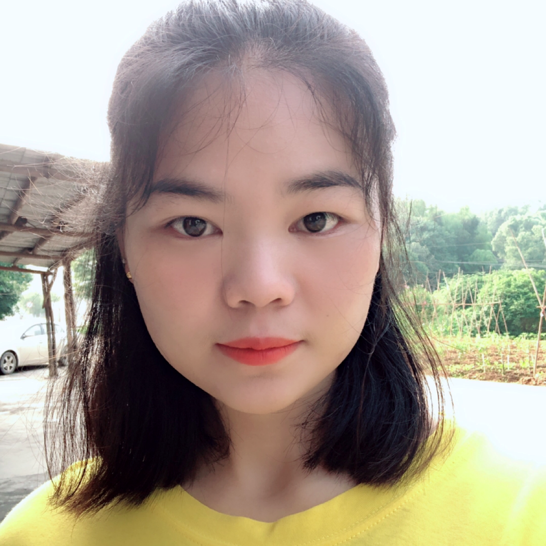 情动深拥含糊的照片