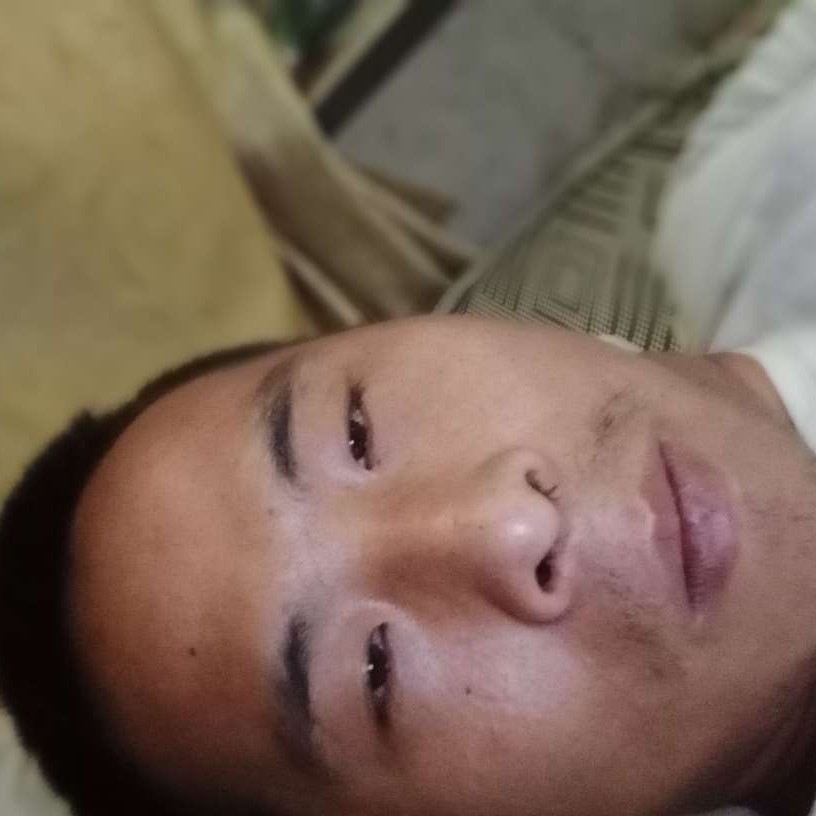 玉米邂逅俊秀的照片