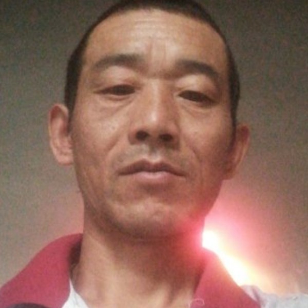 幻灭挽手衬衫的照片