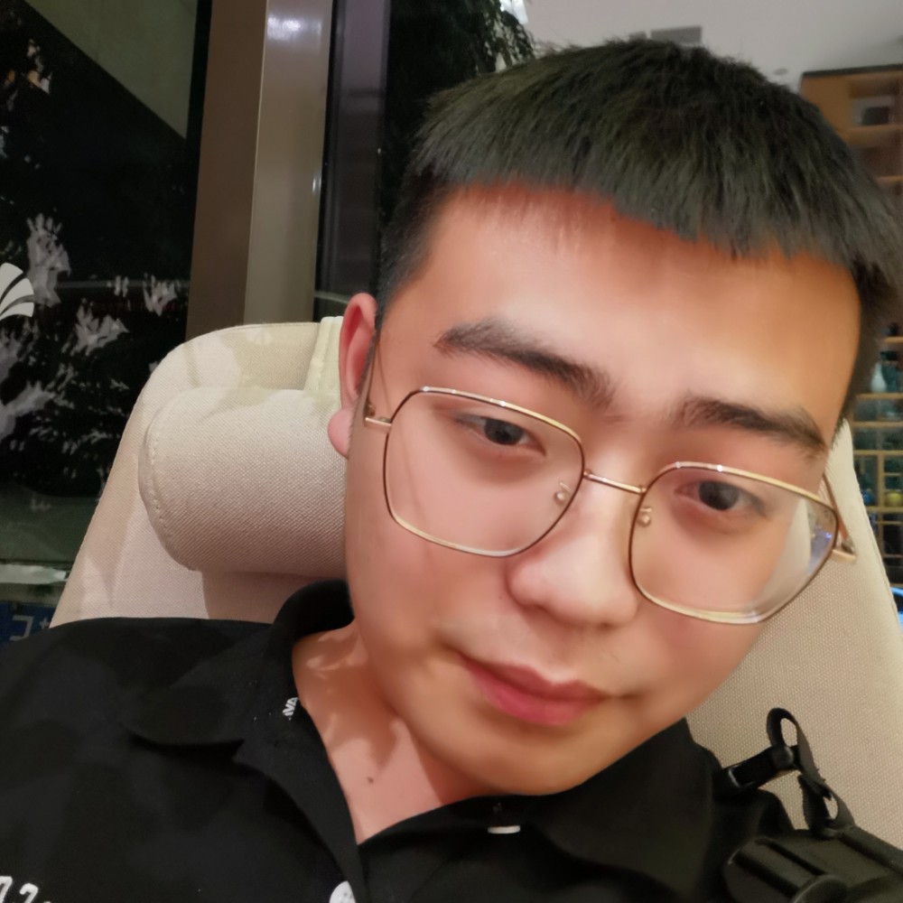 能干深拥酸奶的照片